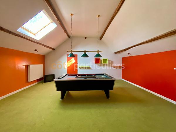 Vente
                Maison350 m² - 9 Pièces -
                    CHAMPFORGEUIL (71530)