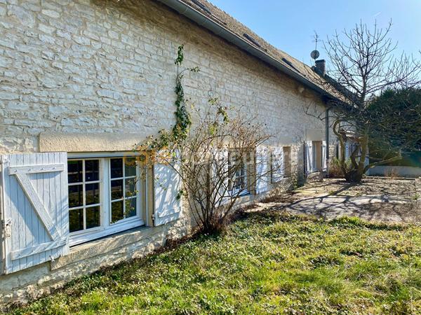 Vente
                Maison350 m² - 9 Pièces -
                    CHAMPFORGEUIL (71530)