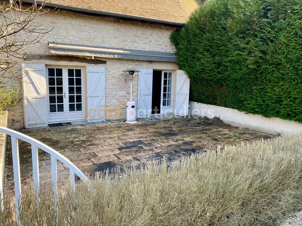 Vente
                Maison350 m² - 9 Pièces -
                    CHAMPFORGEUIL (71530)