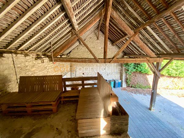 Vente
                Maison350 m² - 9 Pièces -
                    CHAMPFORGEUIL (71530)