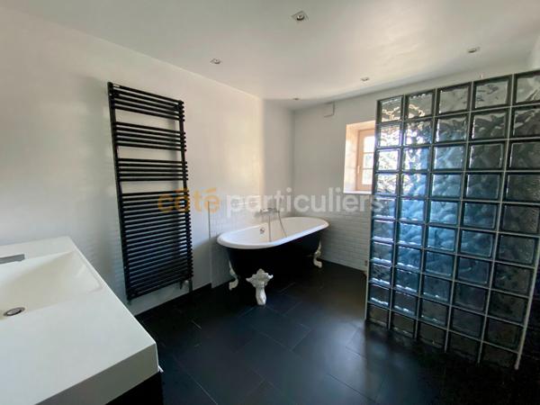 Vente
                Maison350 m² - 9 Pièces -
                    CHAMPFORGEUIL (71530)