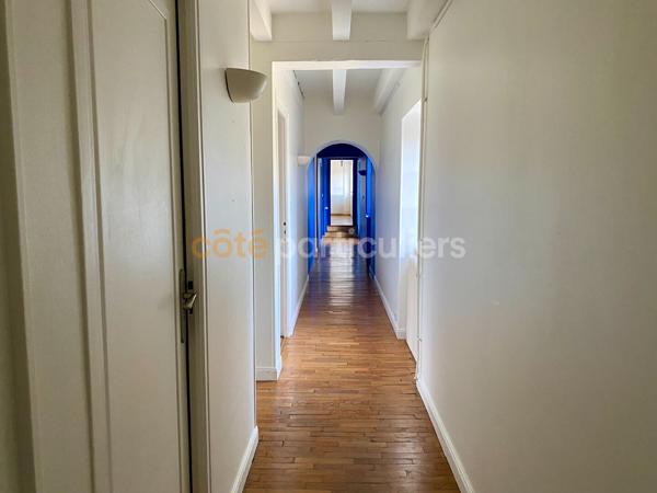 Vente
                Maison350 m² - 9 Pièces -
                    CHAMPFORGEUIL (71530)