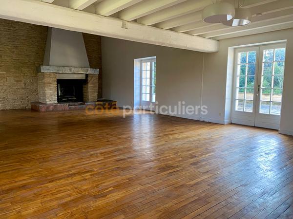 Vente
                Maison350 m² - 9 Pièces -
                    CHAMPFORGEUIL (71530)