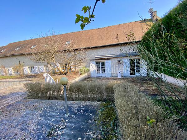 Vente
                Maison350 m² - 9 Pièces -
                    CHAMPFORGEUIL (71530)