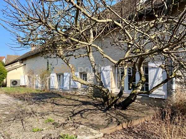 Vente
                Maison350 m² - 9 Pièces -
                    CHAMPFORGEUIL (71530)