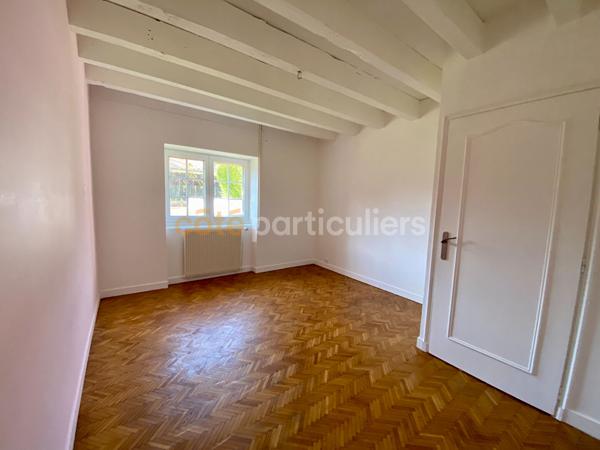 Vente
                Maison350 m² - 9 Pièces -
                    CHAMPFORGEUIL (71530)