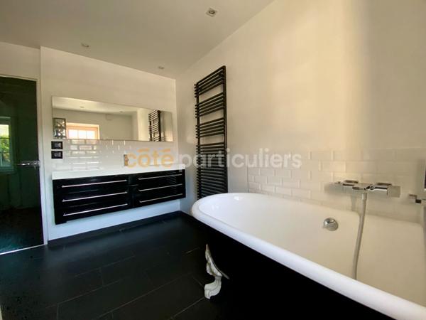 Vente
                Maison350 m² - 9 Pièces -
                    CHAMPFORGEUIL (71530)