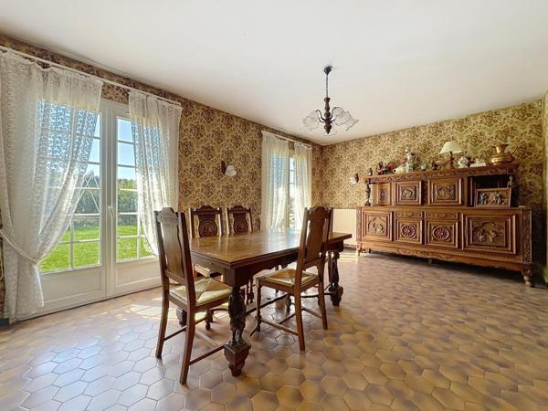 Grande maison familiale et ancien commerce