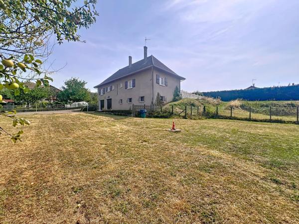 Grande maison familiale et ancien commerce