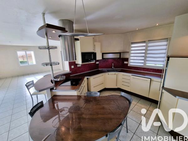 Maison à vendre 6 pièces 121 m² Les Herbiers