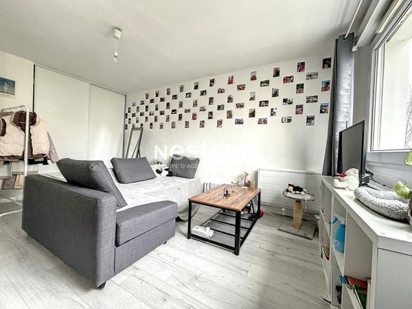 A vendre Montigny le Bretonneux, STUDIO entièrement refait à neuf, quartier Le Village, proche tout commodités.