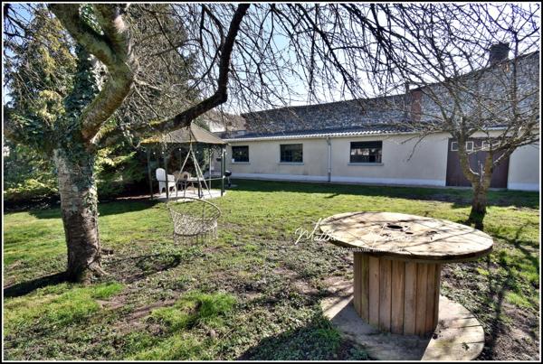 Maison ancienne, 3 chambres + bureau, 70m² de garage et dépendances