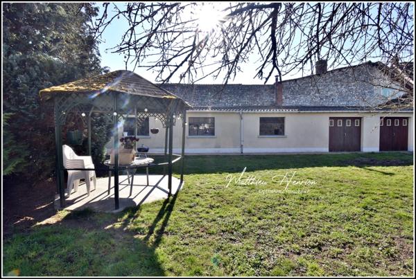 Maison ancienne, 3 chambres + bureau, 70m² de garage et dépendances