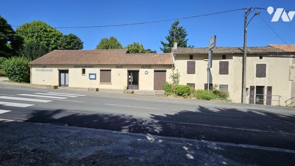 A vendre à COUHE - VALENCE-EN-POITOU, COUHE - Ancien bar-restaurant-hôtel 