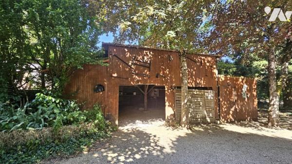 A vendre à COUHE - VALENCE-EN-POITOU, COUHE - Ancien bar-restaurant-hôtel 