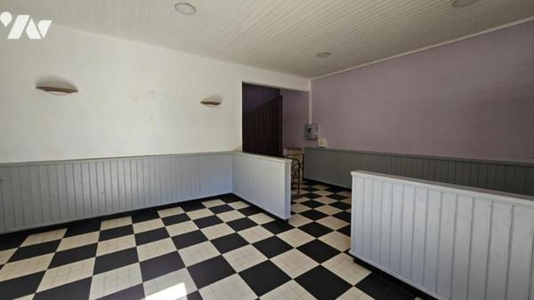 A vendre à COUHE - VALENCE-EN-POITOU, COUHE - Ancien bar-restaurant-hôtel 