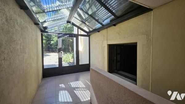 A vendre à COUHE - VALENCE-EN-POITOU, COUHE - Ancien bar-restaurant-hôtel 