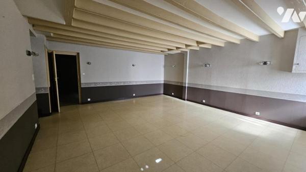 A vendre à COUHE - VALENCE-EN-POITOU, COUHE - Ancien bar-restaurant-hôtel 