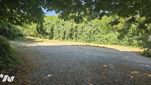 A vendre à COUHE - VALENCE-EN-POITOU, COUHE - Ancien bar-restaurant-hôtel 