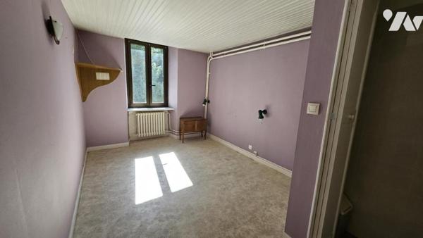 A vendre à COUHE - VALENCE-EN-POITOU, COUHE - Ancien bar-restaurant-hôtel 