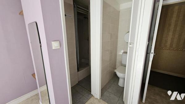 A vendre à COUHE - VALENCE-EN-POITOU, COUHE - Ancien bar-restaurant-hôtel 