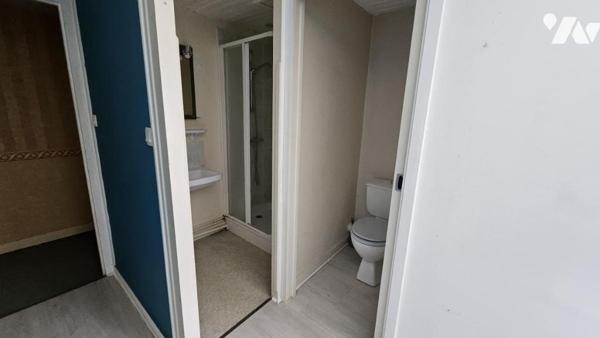 A vendre à COUHE - VALENCE-EN-POITOU, COUHE - Ancien bar-restaurant-hôtel 