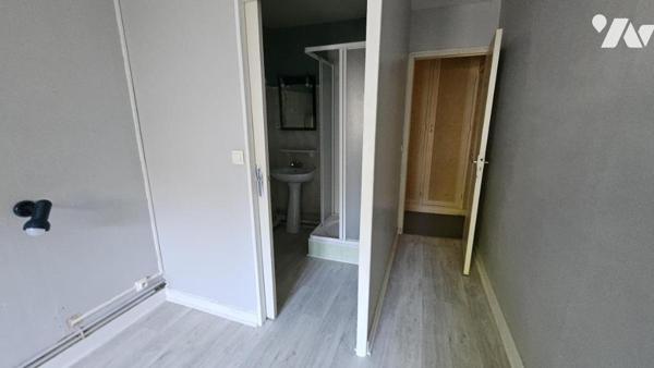 A vendre à COUHE - VALENCE-EN-POITOU, COUHE - Ancien bar-restaurant-hôtel 