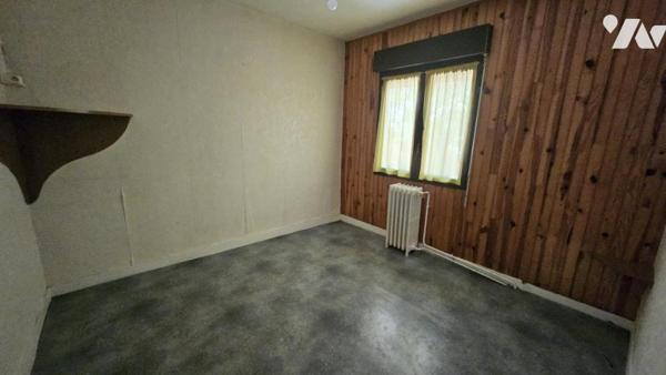 A vendre à COUHE - VALENCE-EN-POITOU, COUHE - Ancien bar-restaurant-hôtel 