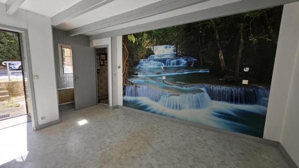 A vendre à COUHE - VALENCE-EN-POITOU, COUHE - Ancien bar-restaurant-hôtel 