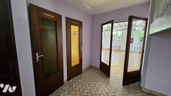 A vendre à COUHE - VALENCE-EN-POITOU, COUHE - Ancien bar-restaurant-hôtel 