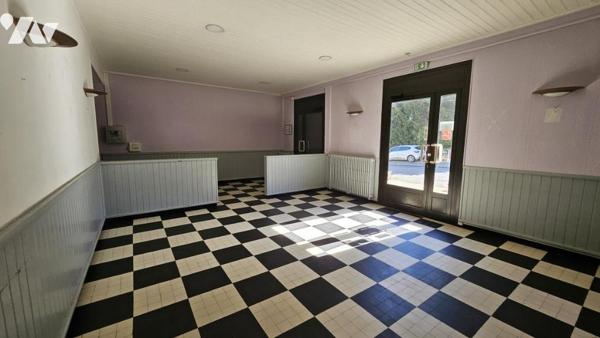 A vendre à COUHE - VALENCE-EN-POITOU, COUHE - Ancien bar-restaurant-hôtel 