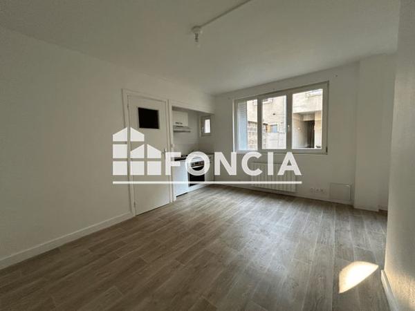 Location Studio 27 m² - 52 RUE DES CARMES Orleans 45000