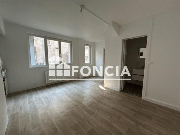 Location Studio 27 m² - 52 RUE DES CARMES Orleans 45000