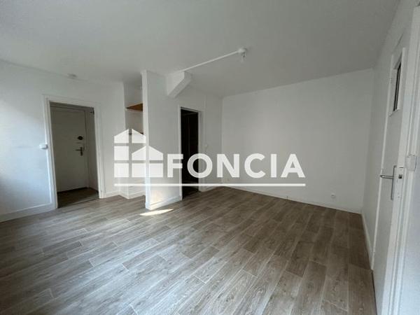 Location Studio 27 m² - 52 RUE DES CARMES Orleans 45000