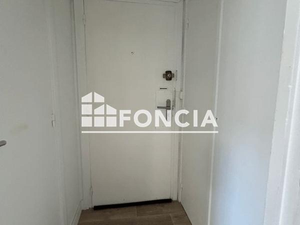 Location Studio 27 m² - 52 RUE DES CARMES Orleans 45000