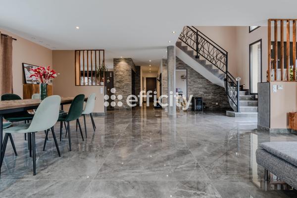 Maison
         7 pièces
        - 203 m² Bien prestige 749 000 € *