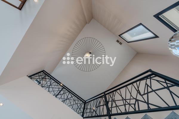 Maison
         7 pièces
        - 203 m² Bien prestige 749 000 € *