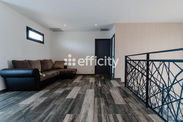Maison
         7 pièces
        - 203 m² Bien prestige 749 000 € *