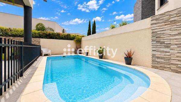 Maison
         7 pièces
        - 203 m² Bien prestige 749 000 € *