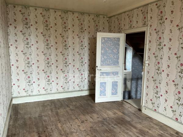 Maison avec dépendances et jardin à rénover – Mayet-de-Montagne