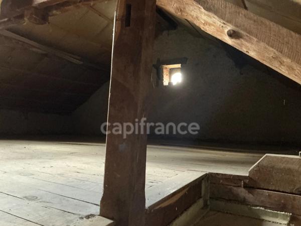 Maison avec dépendances et jardin à rénover – Mayet-de-Montagne