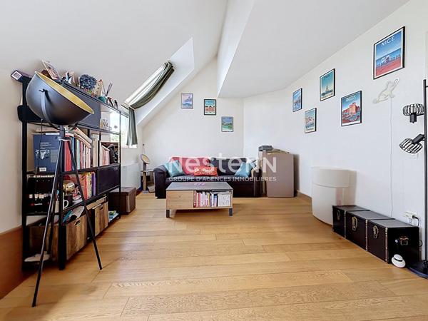 Appartement duplex T3 de 66 m²  balcon, stationnement , Dernier étage Place de la Madeleine