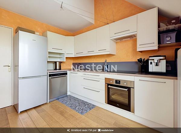 Appartement duplex T3 de 66 m²  balcon, stationnement , Dernier étage Place de la Madeleine