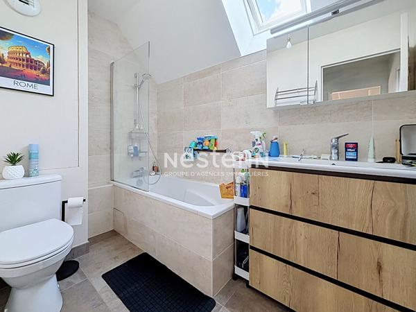 Appartement duplex T3 de 66 m²  balcon, stationnement , Dernier étage Place de la Madeleine