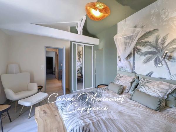 Maison de caractère de 226 m2, DPE B, 4 suites parentales, 2 garages, grande cave aménageable.