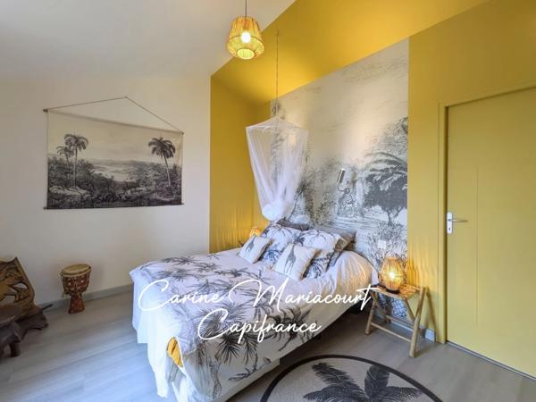 Maison de caractère de 226 m2, DPE B, 4 suites parentales, 2 garages, grande cave aménageable.