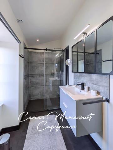 Maison de caractère de 226 m2, DPE B, 4 suites parentales, 2 garages, grande cave aménageable.