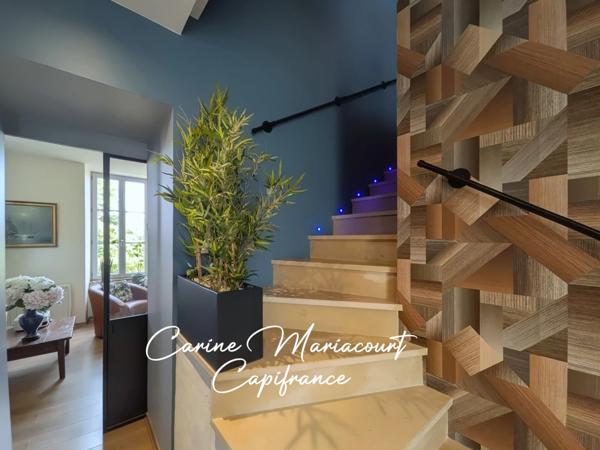 Maison de caractère de 226 m2, DPE B, 4 suites parentales, 2 garages, grande cave aménageable.