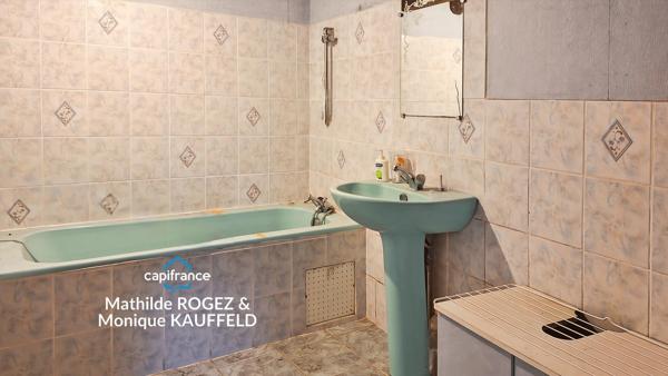Maison à rénover avec grange en pierre, source et 7 000 m² de terrain - Saint Gervais Sous Meymont (63)