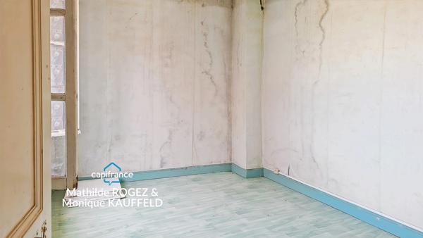 Maison à rénover avec grange en pierre, source et 7 000 m² de terrain - Saint Gervais Sous Meymont (63)